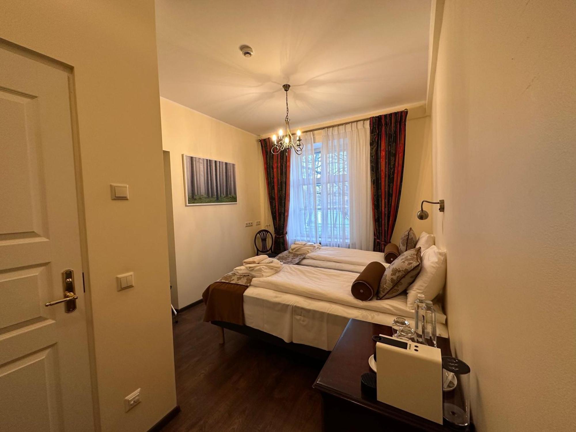 Manor & 5*